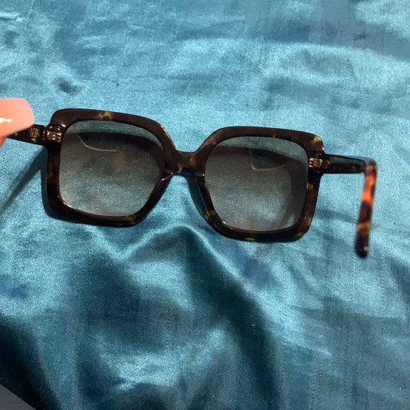 Dezi Harper Sunglasses - Picture 3 of 3